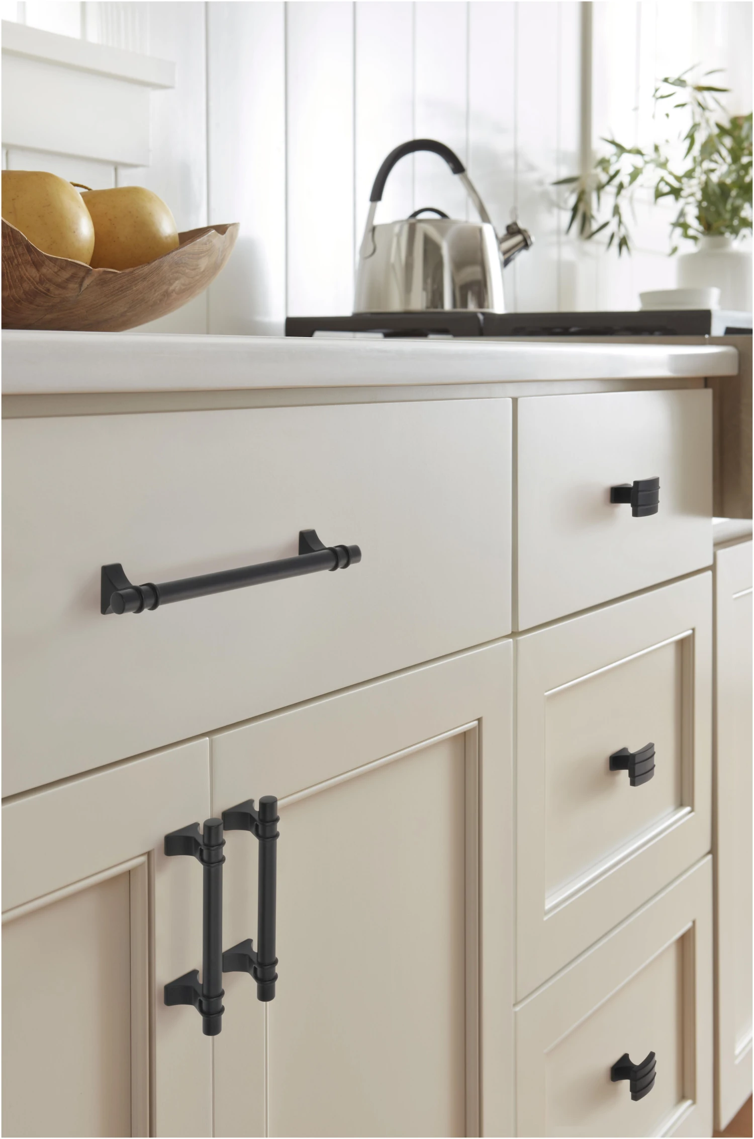 Amerock Davenport 6-5/16 Inch Center To Center Bar Cabinet Pull Polished Chrome 19 Amerock Davenport 6-5/16 Inch Center To Center Bar Cabinet Pull Polished Chrome - Image 17