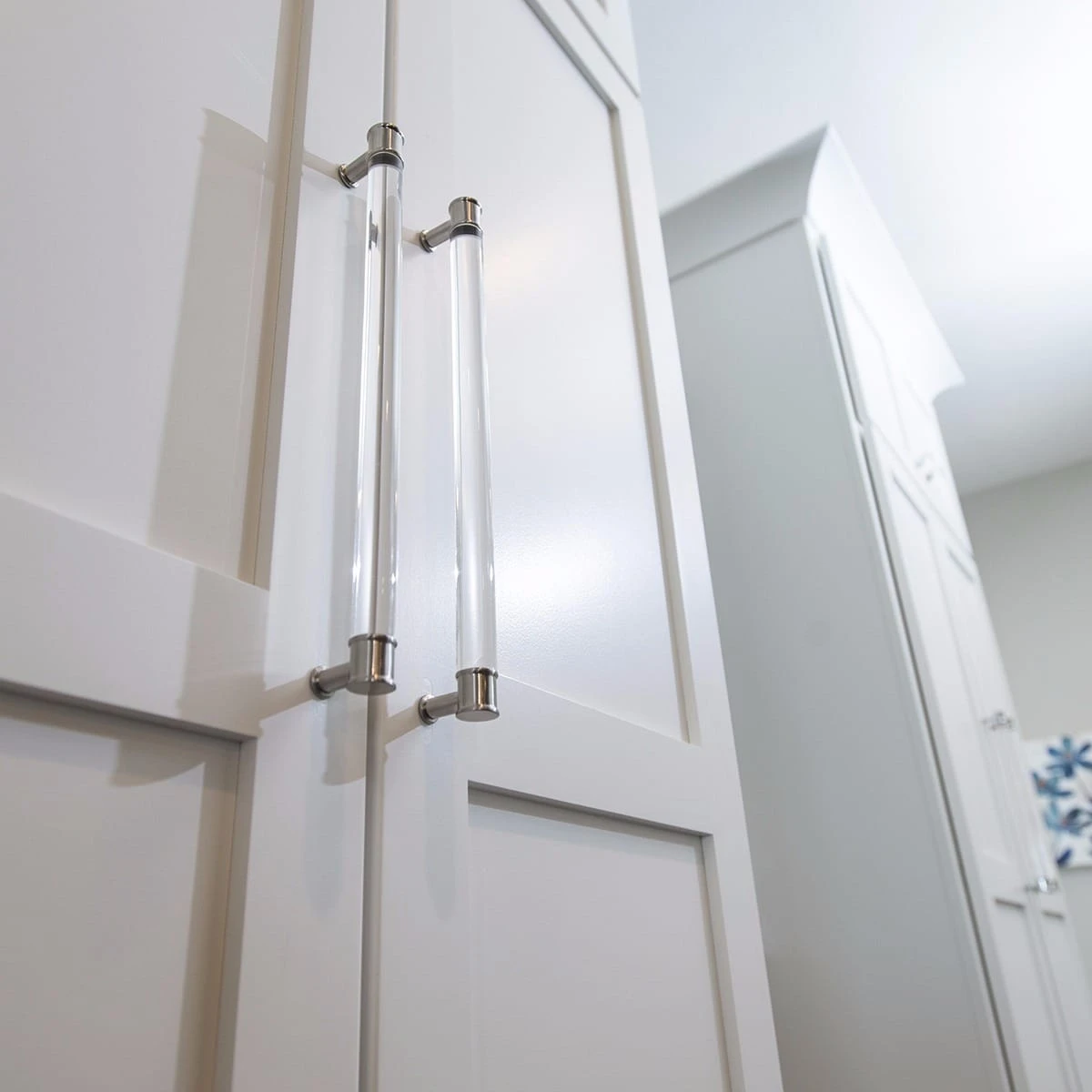 Hickory Hardware Midway 6-5/16 Inch (160mm) Center To Center Clear Acrylic Bar Cabinet Handle / Drawer Pull Crysacrylic With Satin Nickel 4 Hickory Hardware Midway 6-5/16 Inch (160mm) Center To Center Clear Acrylic Bar Cabinet Handle / Drawer Pull Crysacrylic With Satin Nickel - Image 2