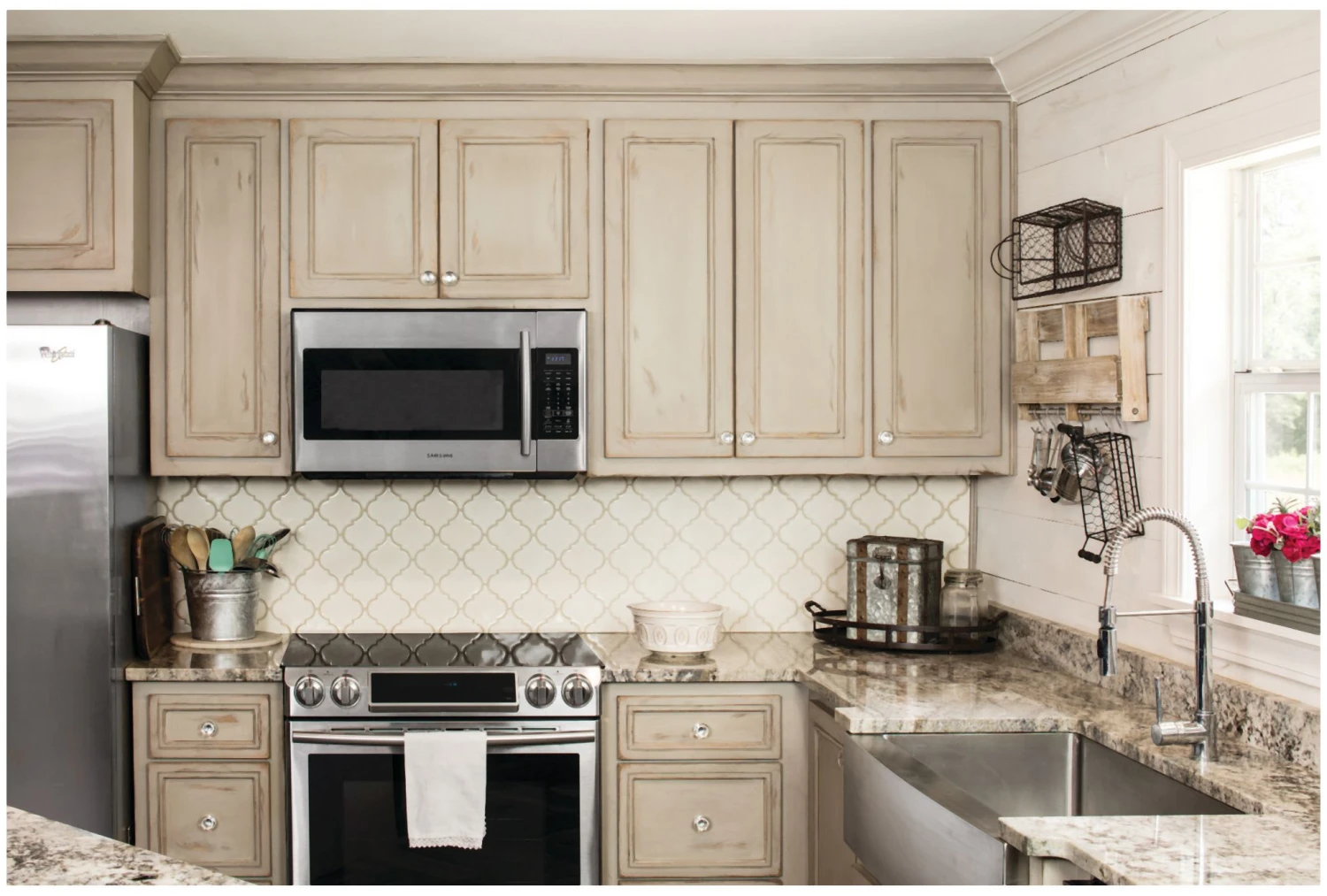 Jeffrey Alexander Harlow 1" Geometric Faceted Glass Vintage Glam Cabinet Knob / Drawer Knob Brushed Oil Rubbed Bronze 4 Jeffrey Alexander Harlow 1" Geometric Faceted Glass Vintage Glam Cabinet Knob / Drawer Knob Brushed Oil Rubbed Bronze - Image 2