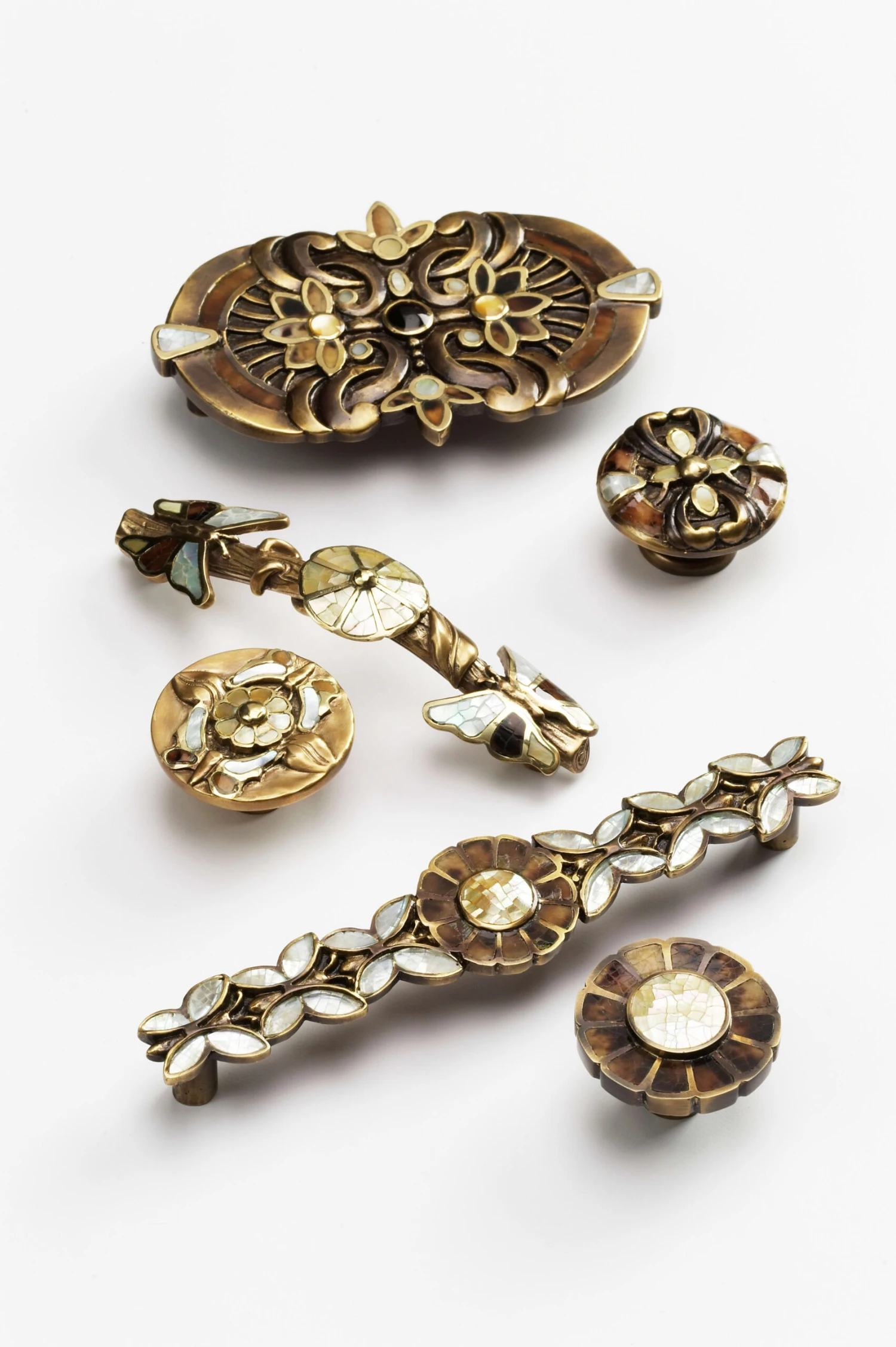 Schaub And Company Heirloom Treasures 1-1/2" Round Flower Solid Brass Cabinet Knob With Shell Inlays Antique Brass 4 Schaub And Company Heirloom Treasures 1-1/2" Round Flower Solid Brass Cabinet Knob With Shell Inlays Antique Brass - Image 2