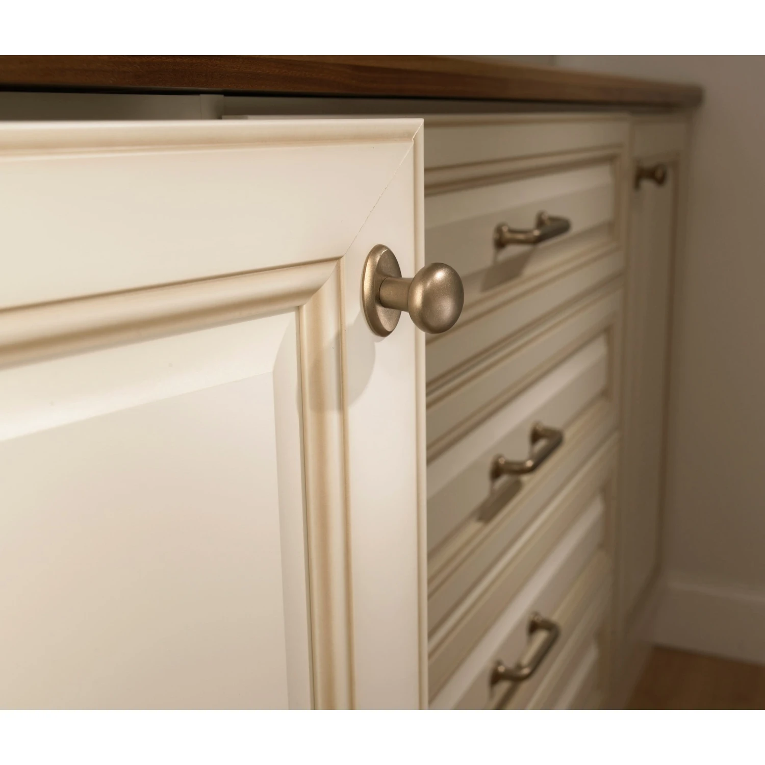 Top Knobs Rounded 1-3/8 Inch Mushroom Cabinet Knob From The Aspen Collection Mahogany Bronze 10 Top Knobs Rounded 1-3/8 Inch Mushroom Cabinet Knob From The Aspen Collection Mahogany Bronze - Image 8